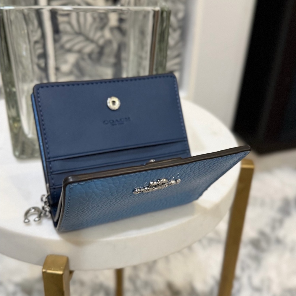 Coach Small Zip Around Wallet – Pebbled Leather – Light Blue - Picture 4 of 13